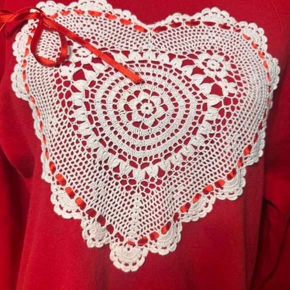 Vintage Jerzees L Red Sweatshirt Crochet Heart Doily Patch Made in USA Valentine - Picture 3 of 6